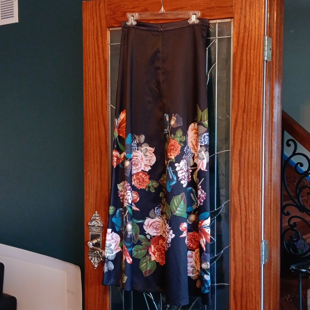 Floral Maxi Skirt - Picture 5 of 6